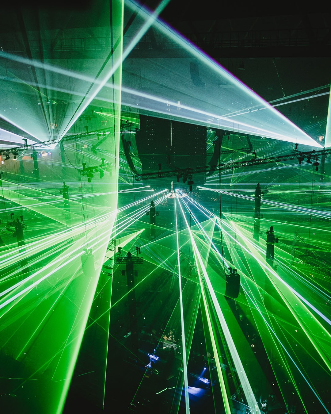 Verknipt Pecahkan Rekor Dunia untuk Pertunjukan Laser Terbesar